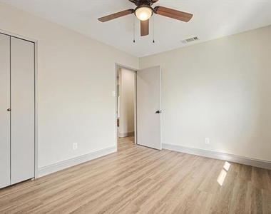 2903 Winterberry Drive - Photo Thumbnail 18