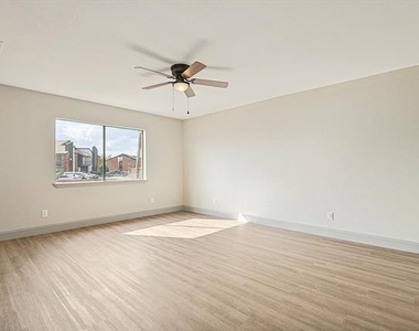 2903 Winterberry Drive - Photo Thumbnail 14