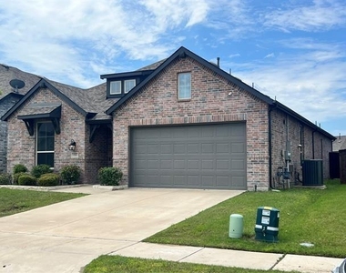 1553 Sugarberry Drive - Photo Thumbnail 2