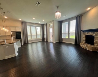 1553 Sugarberry Drive - Photo Thumbnail 11