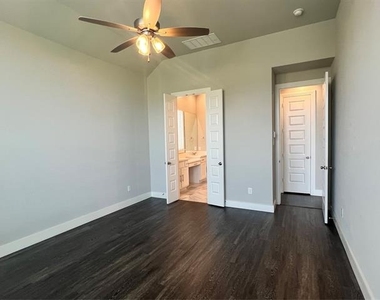 1553 Sugarberry Drive - Photo Thumbnail 16
