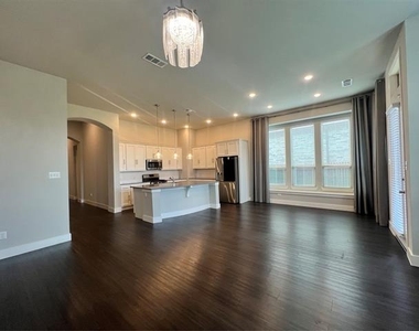 1553 Sugarberry Drive - Photo Thumbnail 12