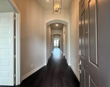 1553 Sugarberry Drive - Photo Thumbnail 3