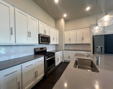 1553 Sugarberry Drive - Photo Thumbnail 7