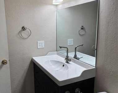 5201 Curzon Avenue - Photo Thumbnail 7