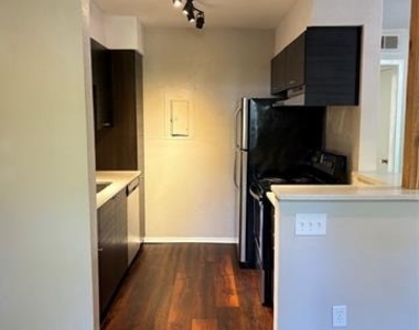 5201 Curzon Avenue - Photo Thumbnail 4