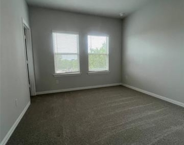 8119 Challenger Lane - Photo Thumbnail 8