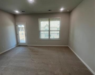 8119 Challenger Lane - Photo Thumbnail 6