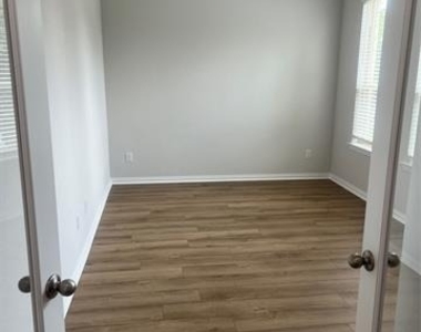 8119 Challenger Lane - Photo Thumbnail 5