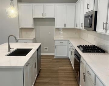 8119 Challenger Lane - Photo Thumbnail 4