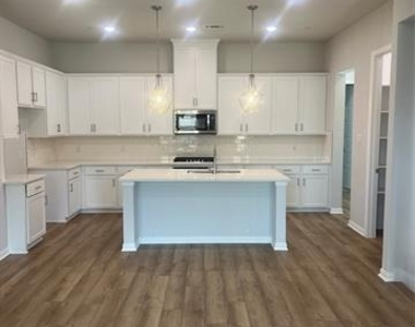 8119 Challenger Lane - Photo Thumbnail 3
