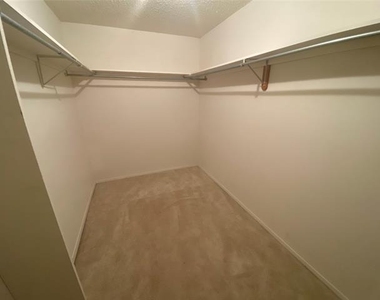 623 Club Oak Drive - Photo Thumbnail 11