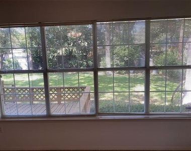 623 Club Oak Drive - Photo Thumbnail 7