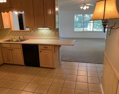 623 Club Oak Drive - Photo Thumbnail 5