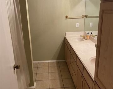 623 Club Oak Drive - Photo Thumbnail 12