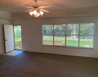 623 Club Oak Drive - Photo Thumbnail 8