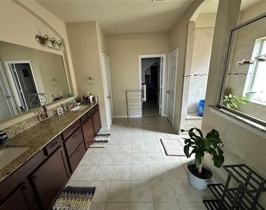 3421 Palm Lake Drive - Photo Thumbnail 10