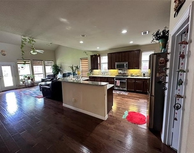 3421 Palm Lake Drive - Photo Thumbnail 4
