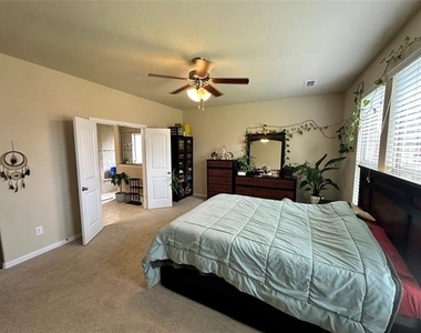 3421 Palm Lake Drive - Photo Thumbnail 9
