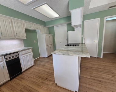 3105 Copper Creek Drive - Photo Thumbnail 7