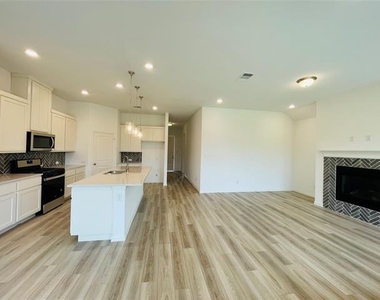 1836 Lockhart Drive - Photo Thumbnail 2