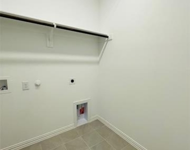1836 Lockhart Drive - Photo Thumbnail 9
