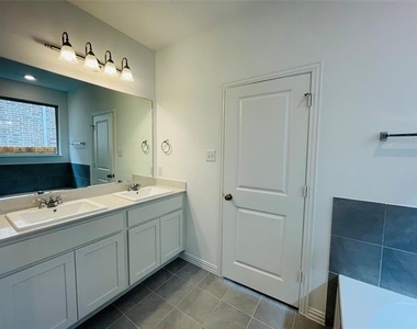 1836 Lockhart Drive - Photo Thumbnail 8