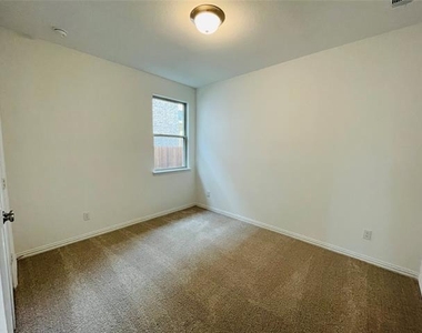 1836 Lockhart Drive - Photo Thumbnail 13