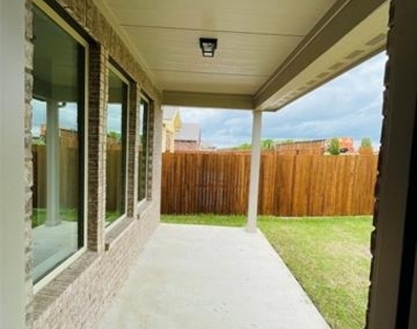 1836 Lockhart Drive - Photo Thumbnail 15