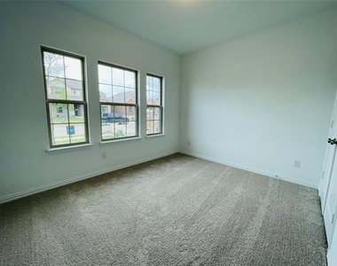 1836 Lockhart Drive - Photo Thumbnail 14