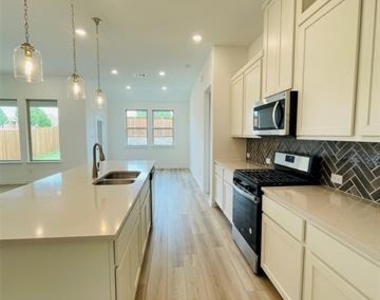 1836 Lockhart Drive - Photo Thumbnail 4