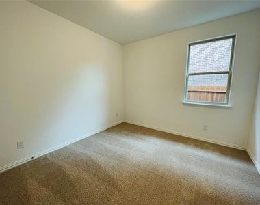 1836 Lockhart Drive - Photo Thumbnail 11