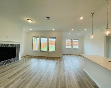 1836 Lockhart Drive - Photo Thumbnail 3