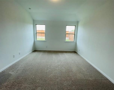 1836 Lockhart Drive - Photo Thumbnail 5