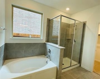 1836 Lockhart Drive - Photo Thumbnail 7