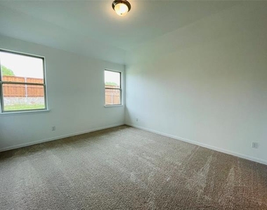 1836 Lockhart Drive - Photo Thumbnail 10