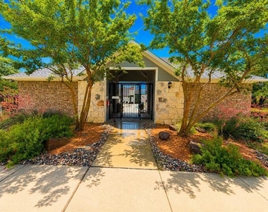 9929 Dryden Lane - Photo Thumbnail 21