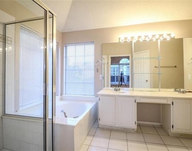 10613 Brandenberg Drive - Photo Thumbnail 14