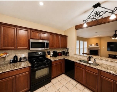 717 Kentucky Derby Lane - Photo Thumbnail 2