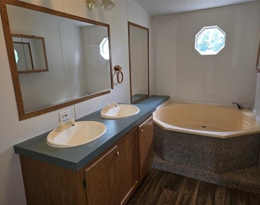 1213 Terry Drive - Photo Thumbnail 4