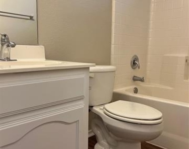 10921 Colonial Heights Lane - Photo Thumbnail 12