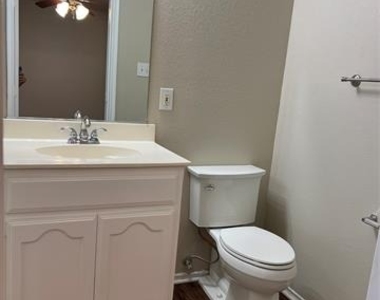 10921 Colonial Heights Lane - Photo Thumbnail 4