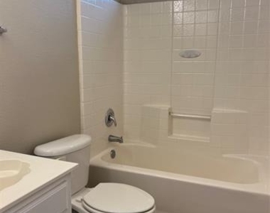 10921 Colonial Heights Lane - Photo Thumbnail 11