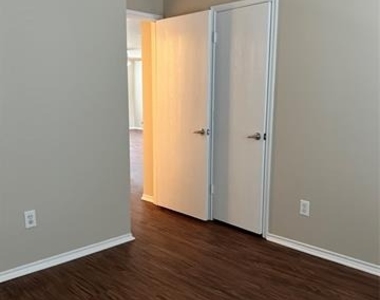10921 Colonial Heights Lane - Photo Thumbnail 9