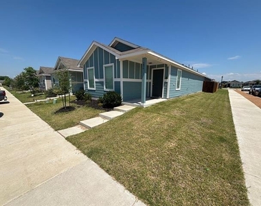206 Sunflower Street - Photo Thumbnail 2