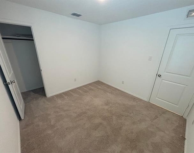 206 Sunflower Street - Photo Thumbnail 12