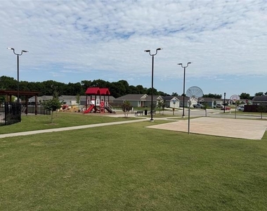 206 Sunflower Street - Photo Thumbnail 25