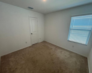 206 Sunflower Street - Photo Thumbnail 15
