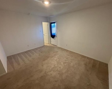 206 Sunflower Street - Photo Thumbnail 7
