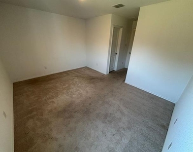 206 Sunflower Street - Photo Thumbnail 8